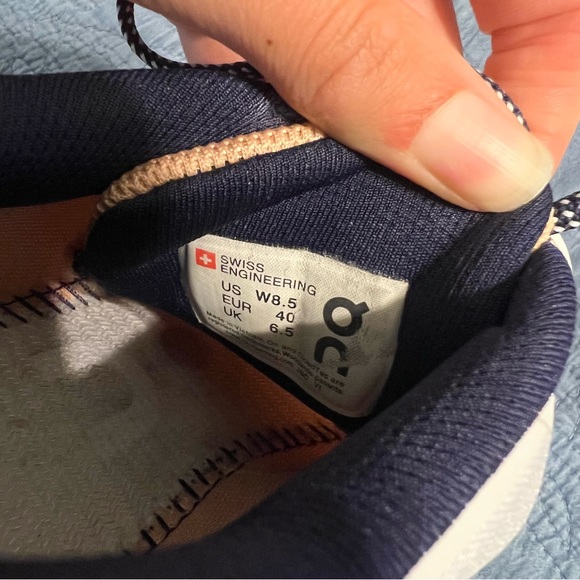 On Cloud Tennis Shoes - Picture 9 of 9